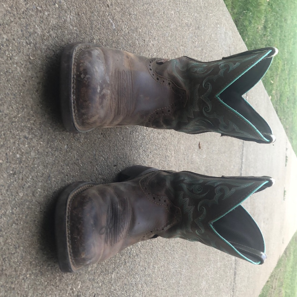 I am selling size 10 Justins Gypsy boots